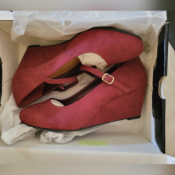 Torrid Burgandy Suede Mary Jane Platform Wedge Heels Size 10W Brand New with box - Picture 4 of 16